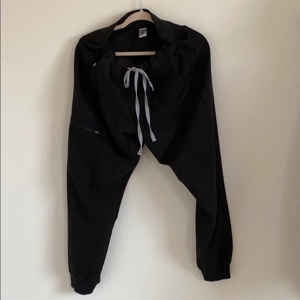 FIGS Zamora Jogger Scrub Pants in Black